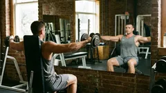 Olkapääharjoitukset: 5 virhettä, jotka aiheuttavat niskan jännitystä (ja miten ne korjataan)